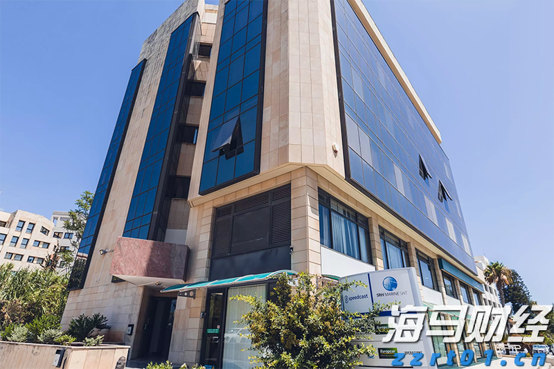 柳梧铁路金田跨平武高速特大桥首片T梁顺利架设