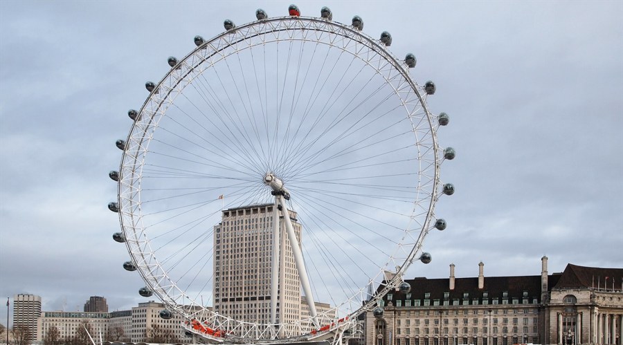 摩根资管:业绩预期主导港股8月走势,美联储推迟降息利好风险资产
